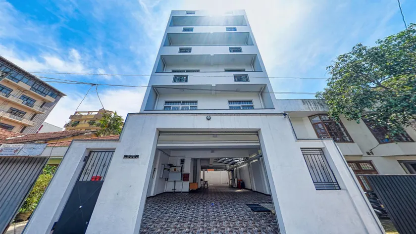 Ocean Breeze Apartment Colombo - Image 1