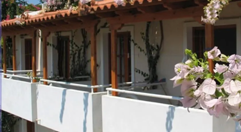Costantonia Holiday Apartments - Image 1