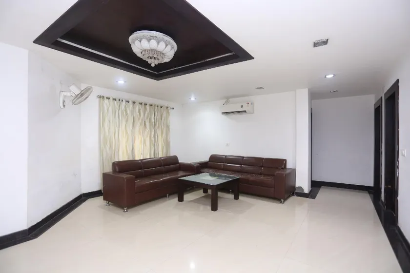 OYO Hotel Rajshree - Image 1
