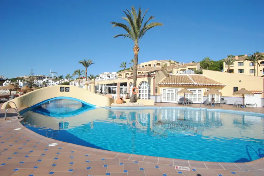 Dona Lola Patricia - Spacious 3 bedroom top floor apartment with uninterrupted sea views - Only a few meters to Calahonda beach - Costa del Sol - CS188 - Image 1
