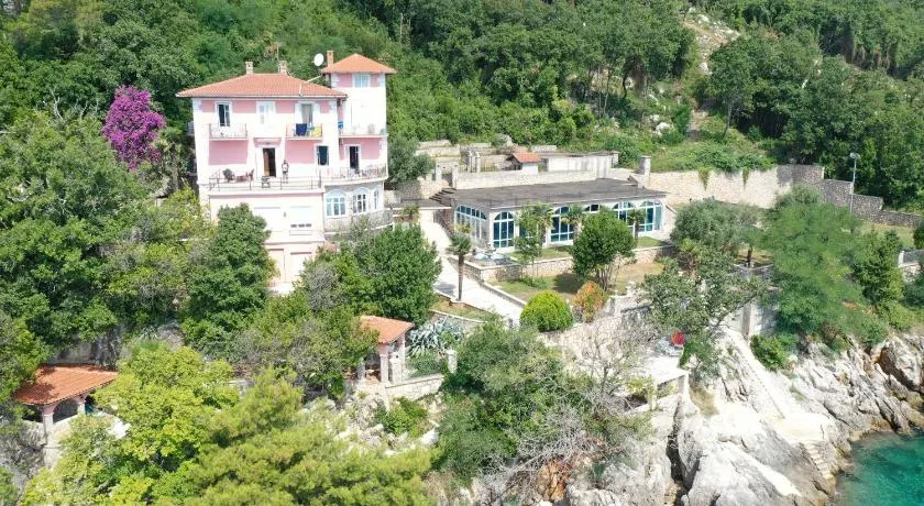 VILLA BISER - Image 1