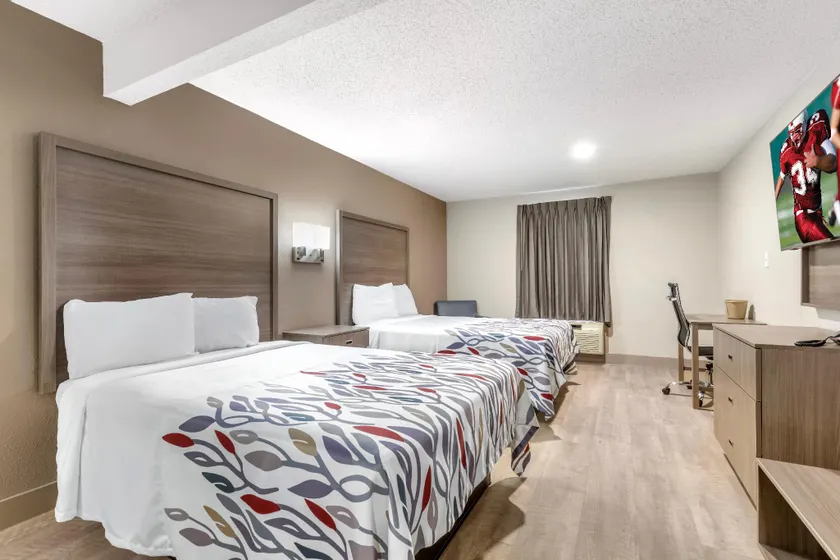 Red Roof Inn & Suites Newport News - Image 1