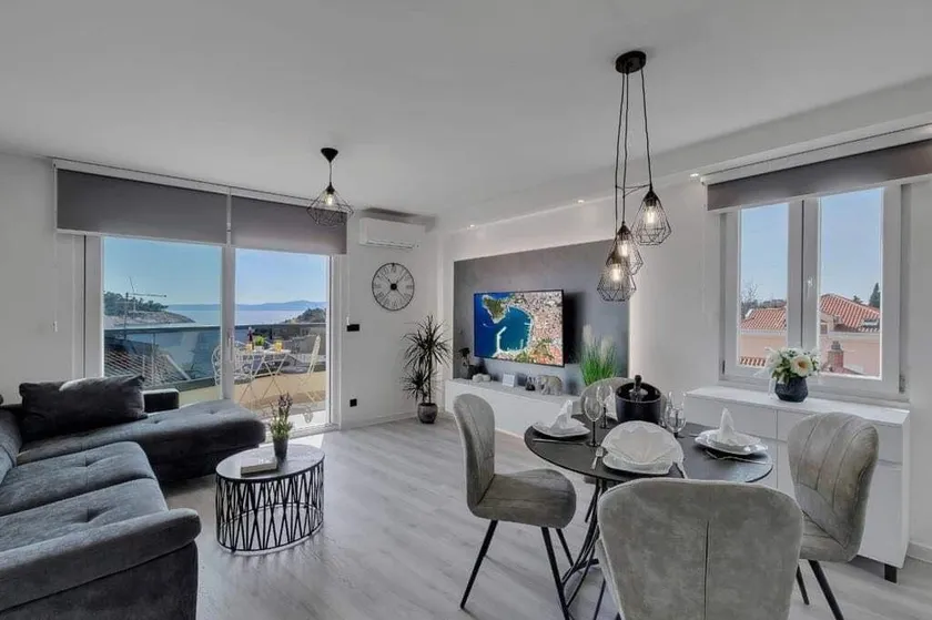 BRAND NEW EXCLUSIVE CENTER APPARTMENT - Image 1