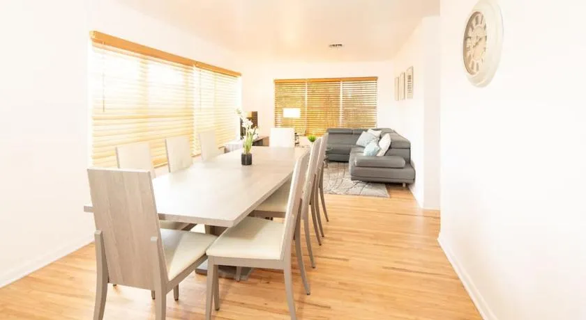 3 Bedroom Miami Home 15 Minutes to the Beach - Image 1