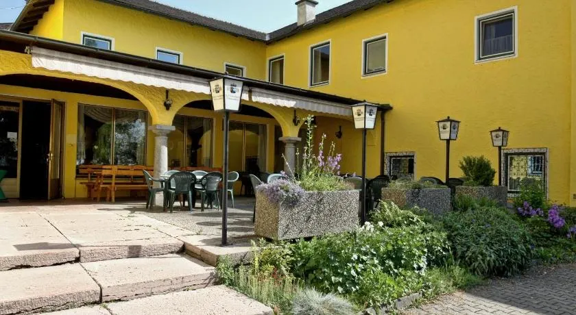 Stiftsgasthof Hochburg - Image 1