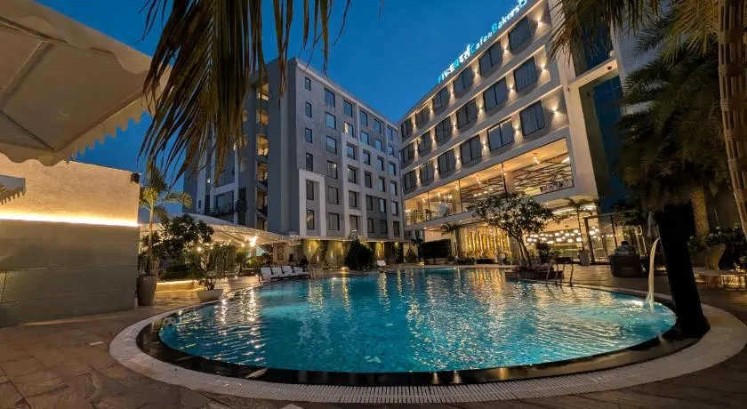 Love Kush Hotel - Image 1
