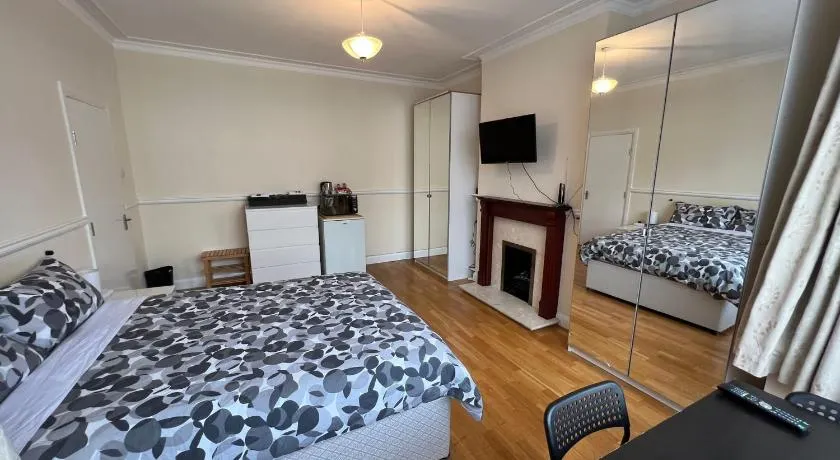 Gladstone Lodge - Image 1