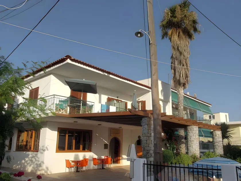 Maistreli Hotel Apartments - Image 1