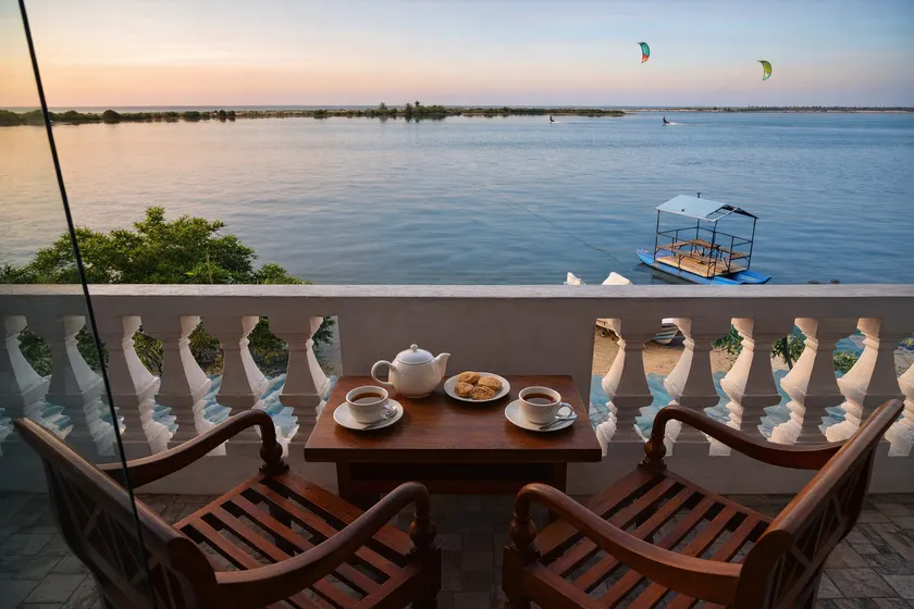 Dinuda Lagoon Hotel - Image 1