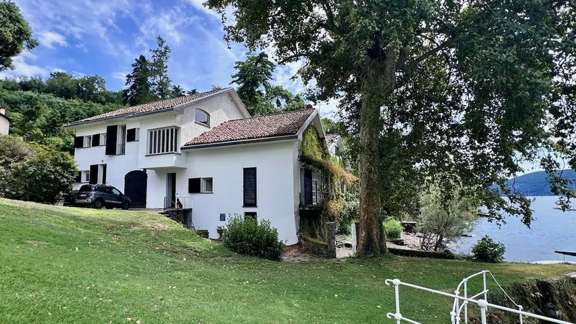 Luxury Lakefront Villa on Lake Maggiore with Private Beach - Image 1