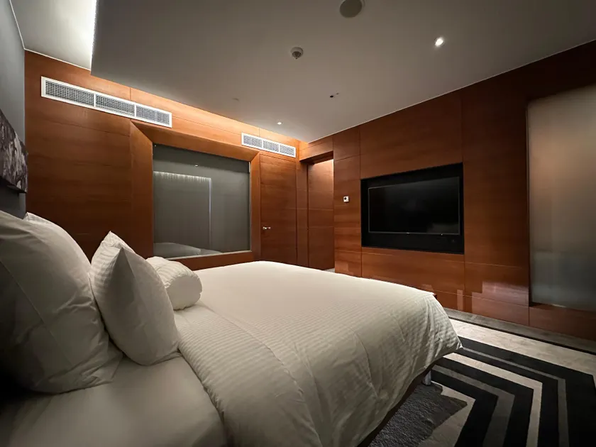 Luxury One Bedroom Apartment - Image 1