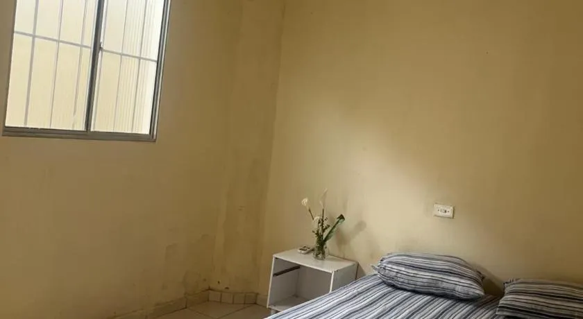 Espaço Amplo de 2 quartos com 2 camas de casal e 1 de solteiro - Image 1