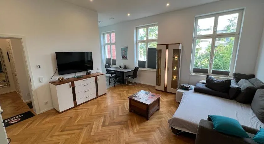 Exklusive Altbauwohnung mit Arbeitsplatz WE5 - Image 1