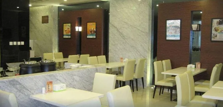 Zhenbao Jinxing Hotel - Image 1