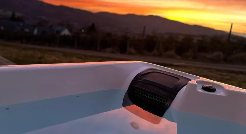 Kinnaird Lodges - Bealach lodge with hot tub - Image 1