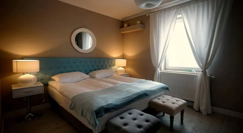 Happy Day Apartments - Image 1