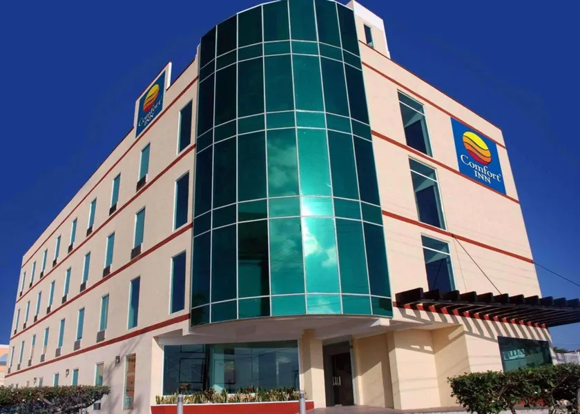 Comfort Inn Cancún Aeropuerto - Image 1