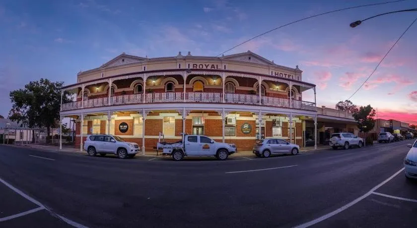 Royal Hotel Sea Lake - Image 1
