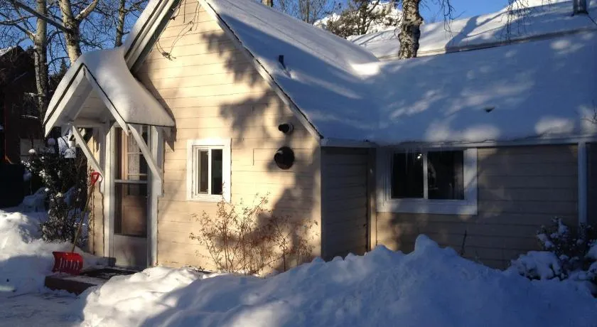 Holiday Lodge Cabins - Image 1