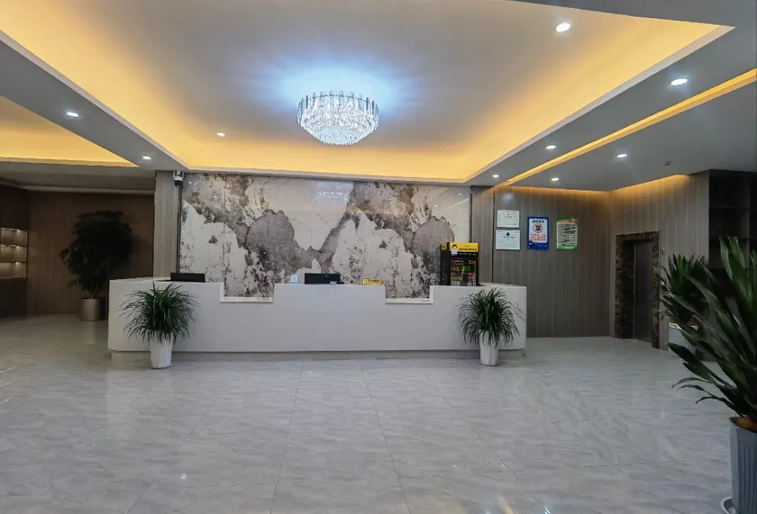 Sweet Hotel - Image 1