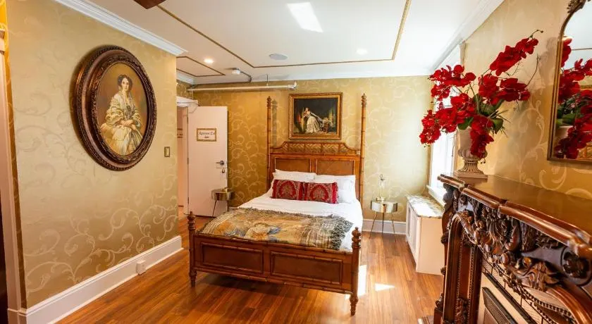 Chateau Connellsville Eclectic Homage Suite - Image 1
