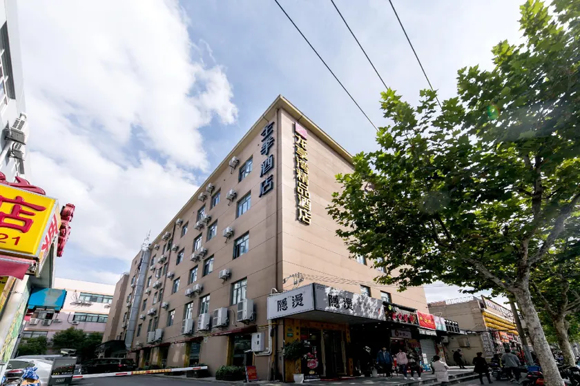 JI Hotel Shanghai Hongmei Road Metro Station - Image 1