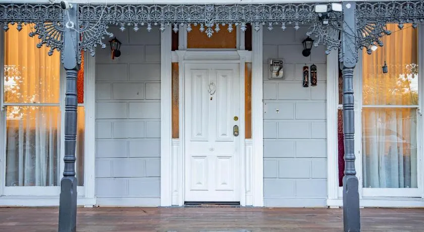 3BR Victorian Home Near CBD Heritage Meets Luxury - Image 1