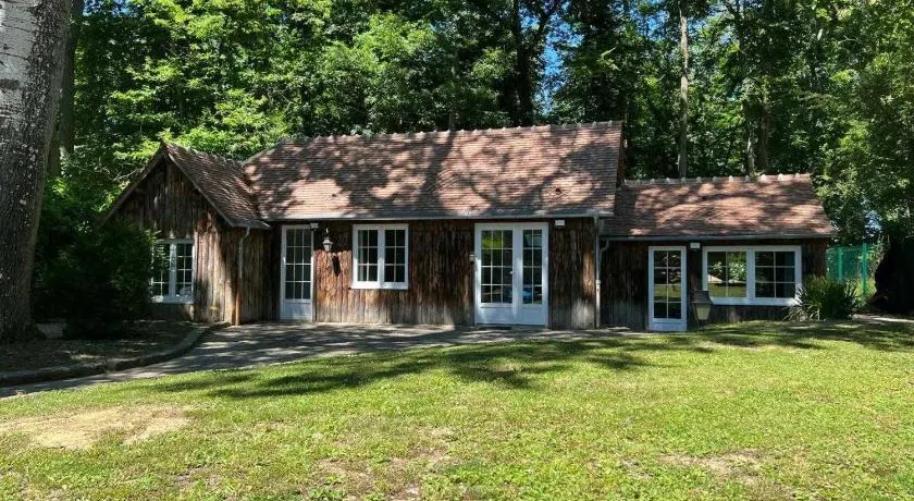 Gîte de charme près du Zoo de Thoiry, jardin clos, tout inclus, wifi, idéal famille. - Image 1