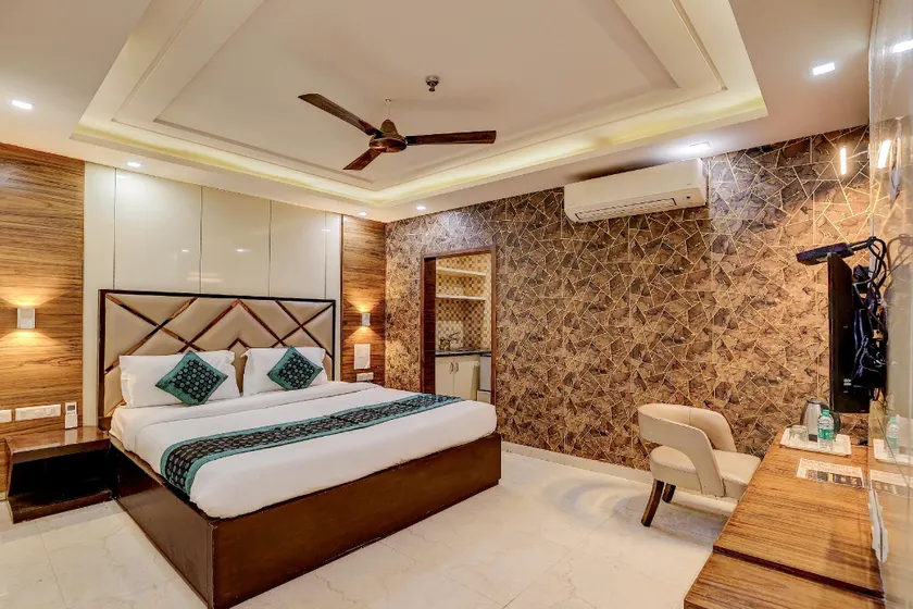 Hotel HD Luxury HomeStay- Lajpat Nagar Market - Image 1