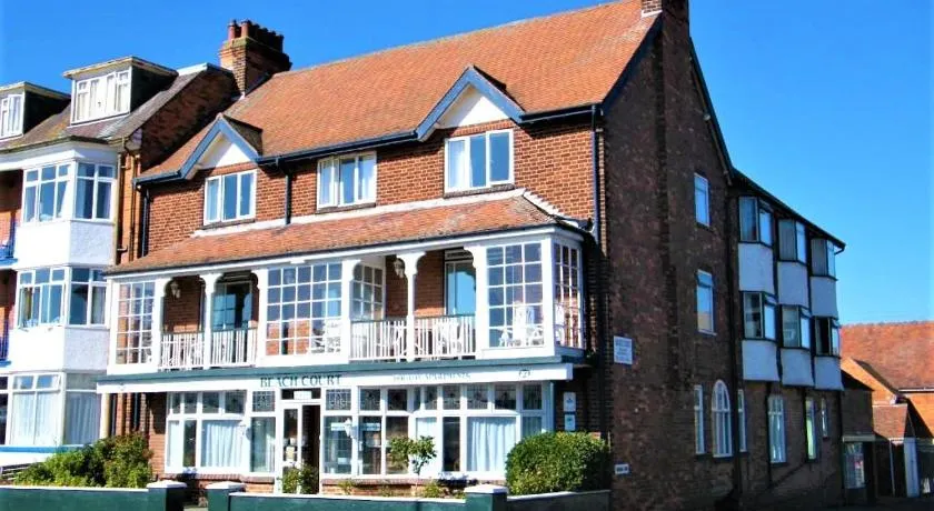 Beach Court Holiday Apartments - Image 1