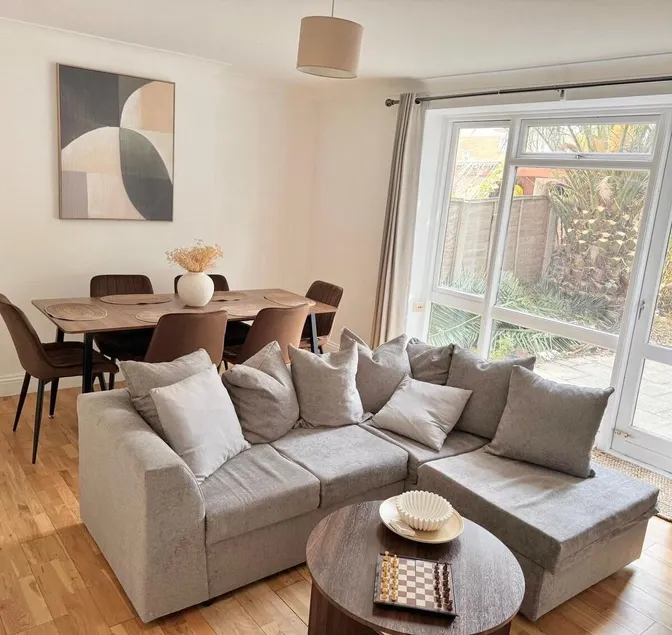 New 3-bedroom Entire home with lounge, and Garden! - Image 1