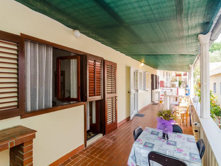 Apartments Rasica Molunat - Triple Room Sea View - Image 1