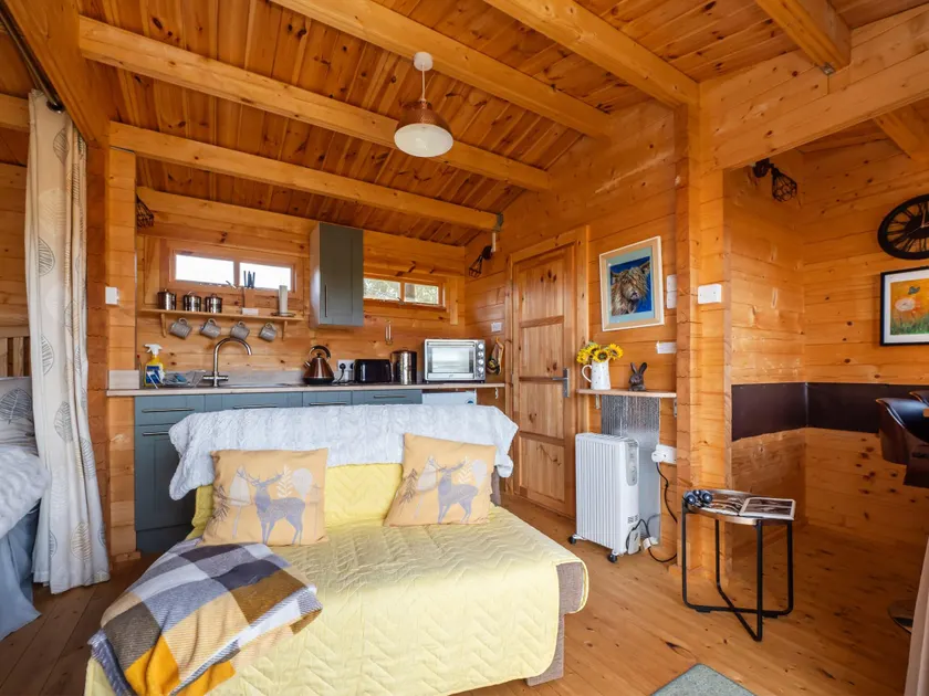 Pet-friendly chalet in Surlingham, No deposit - Image 1