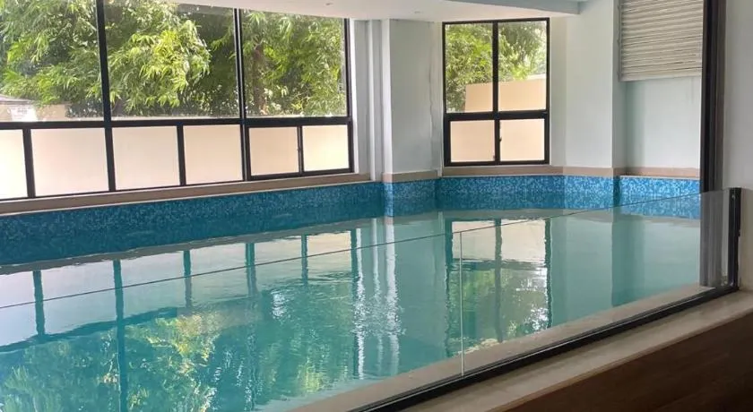 Zameen Aurum Gulberg, Luxury Apartment by MG - Image 1