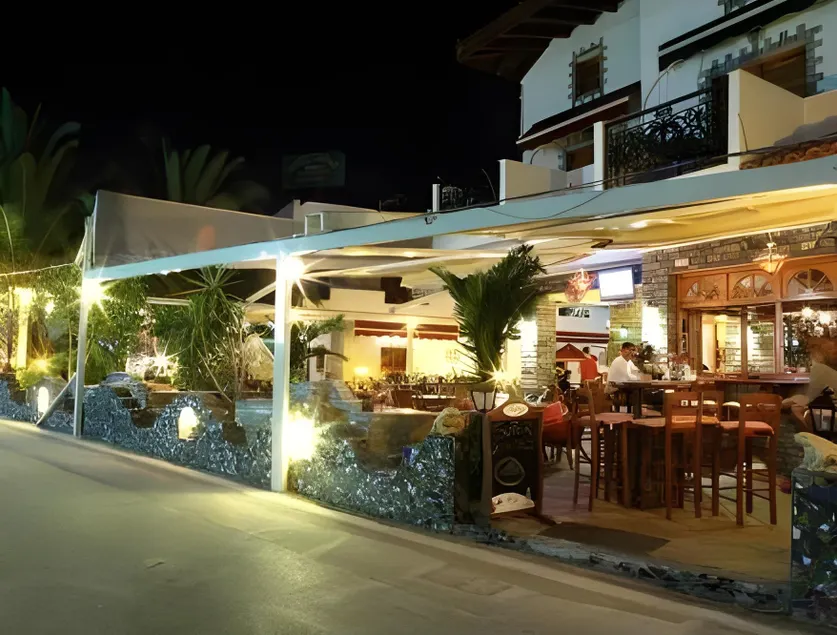 Yianna Hotel - Image 1