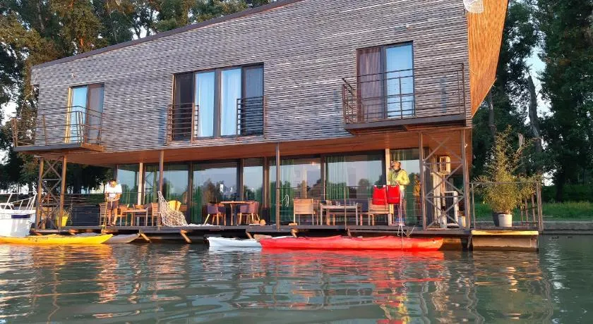 B&B Botel Charlie - Image 1