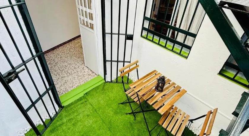 House in the heart of Dos Hermanas - Image 1