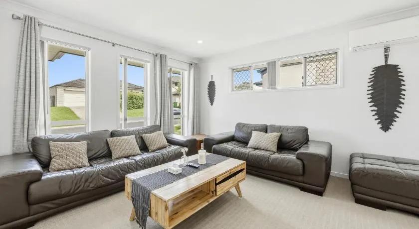 Stylish Cosy Retreat in North Lakes w all Air-Con - Image 1