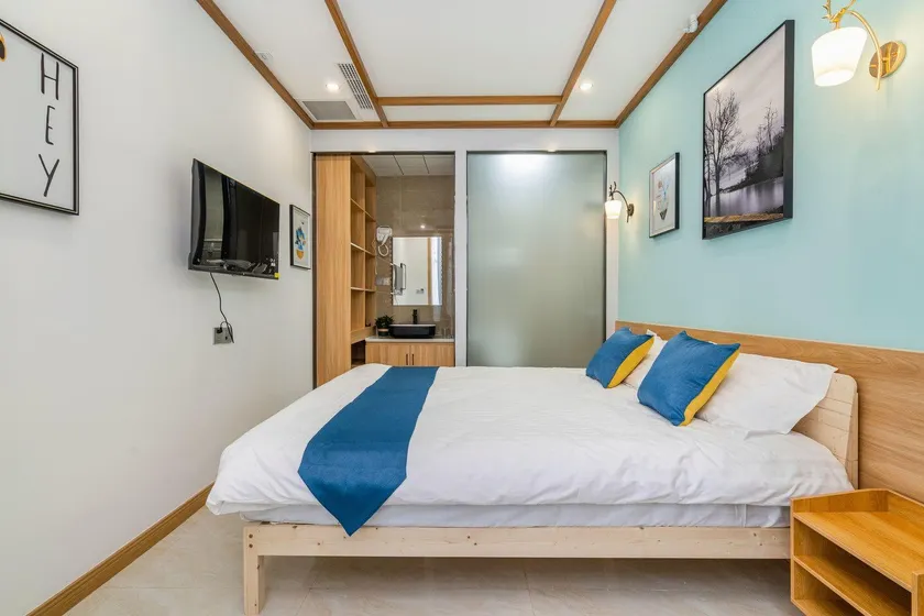 Haidaiqingshe Audio-Visual Homestay Hotel - Image 1