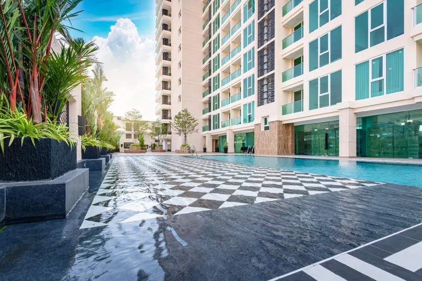City Garden Tower by Pattaya Holiday - Image 1