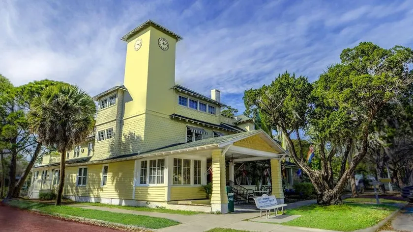 Historic Peninsula Inn - Image 1