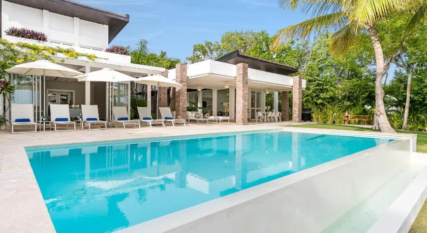 Unbelievable Villa with Pool - Perfect Family Vacay - Image 1
