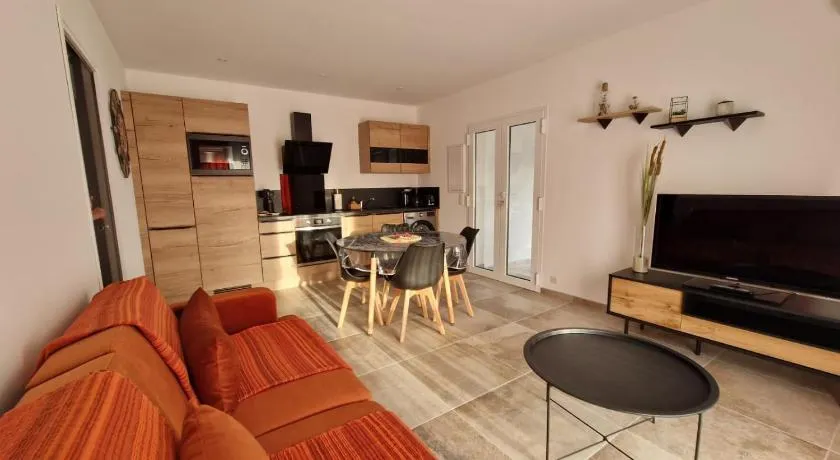 Petite maison en pierre - Image 1