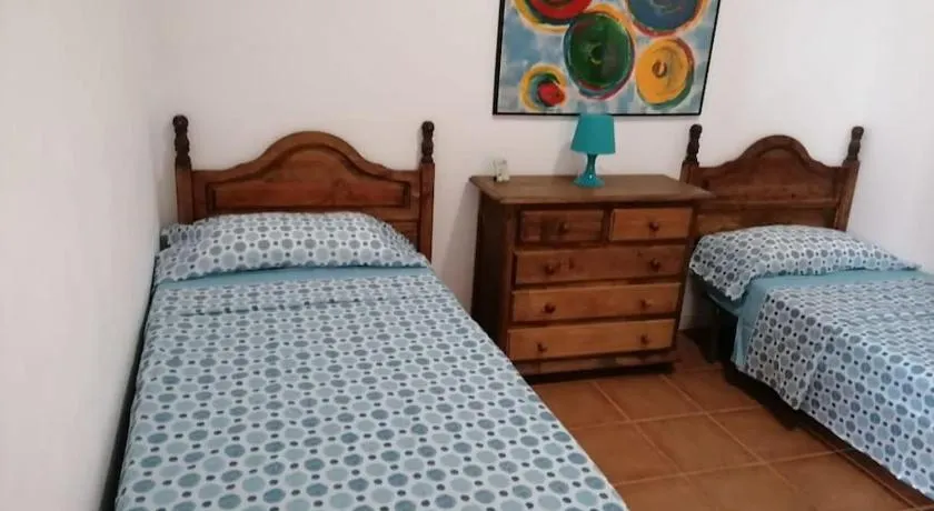 habitación en un bajo 2 camas individual casa compartida - Image 1