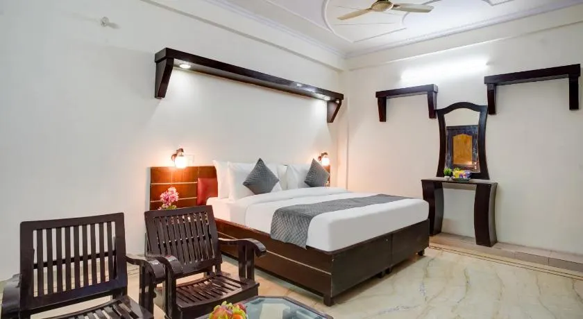 Hotel Royal Prithvi Palace Near GZB Railway Station - Image 1