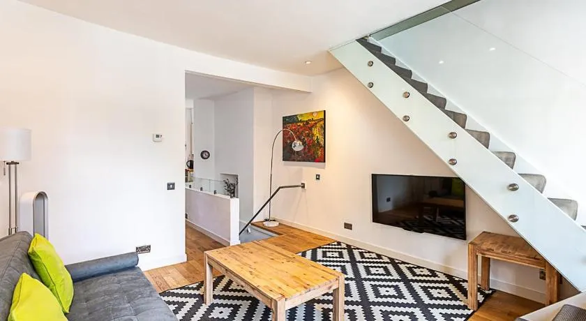 Farringdon Leo Loft - Image 1
