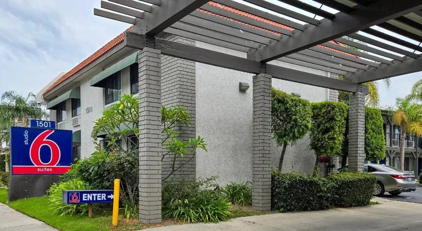 Studio 6 Suites Santa Ana, CA - Image 1
