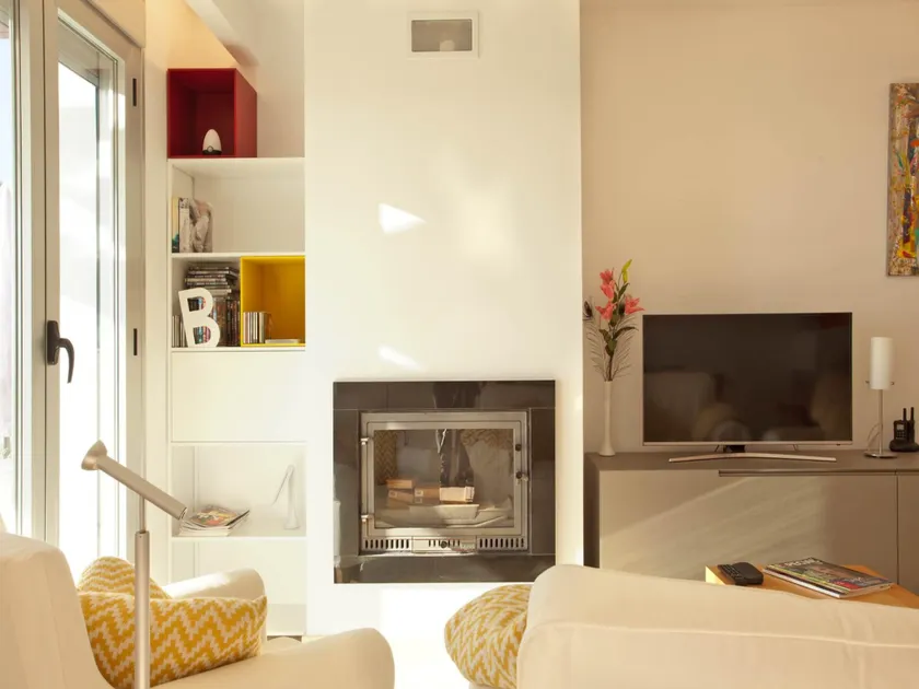 Sunny Terrace Apartment - Image 1