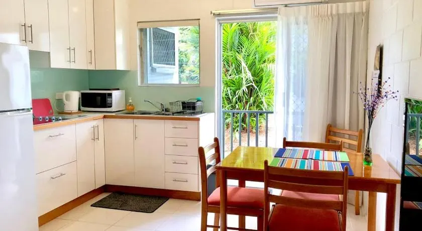 Coastal Living near Shops and Botanical Gardens - Image 1