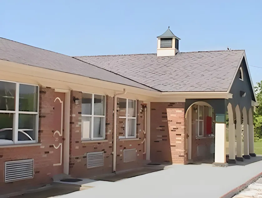 Hometown Inn Galion - Image 1